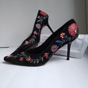 Vintage Beverly Feldman Black Floral Embroidered Pumps with Shiny Heels sz10M